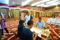Gubernur Kepulauan Bangka Belitung, Hidayat Arsani, saat menjalani pemeriksaan kesehatan sebelum mengikuti Retreat Kepala Daerah se-Indonesia gelombang kedua di Gedung BPSDM Kemendagri, Jakarta, Sabtu (21/6/2025).
📸 Foto: Deo